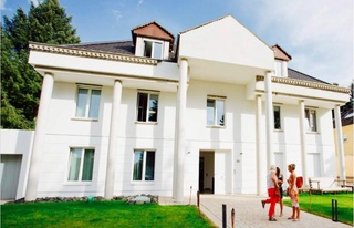 Picture 1 of QX Manor