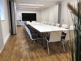 Picture 2 of Surface HUB 84