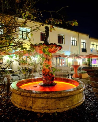 Illuminated Heckmann Courtyards, fountain at night