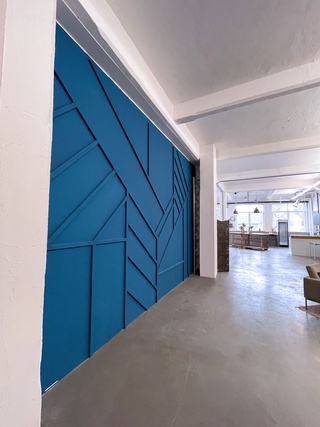 Picture 2 of The White Loftstudio