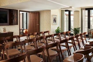 The-Hoxton-Charlottenburg-The-Apartment-Living-Room-Theatre