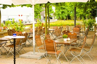 Picture 2 of Lolas SchickSaal