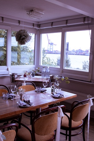 Hochzeitsfeier mit Elbblick